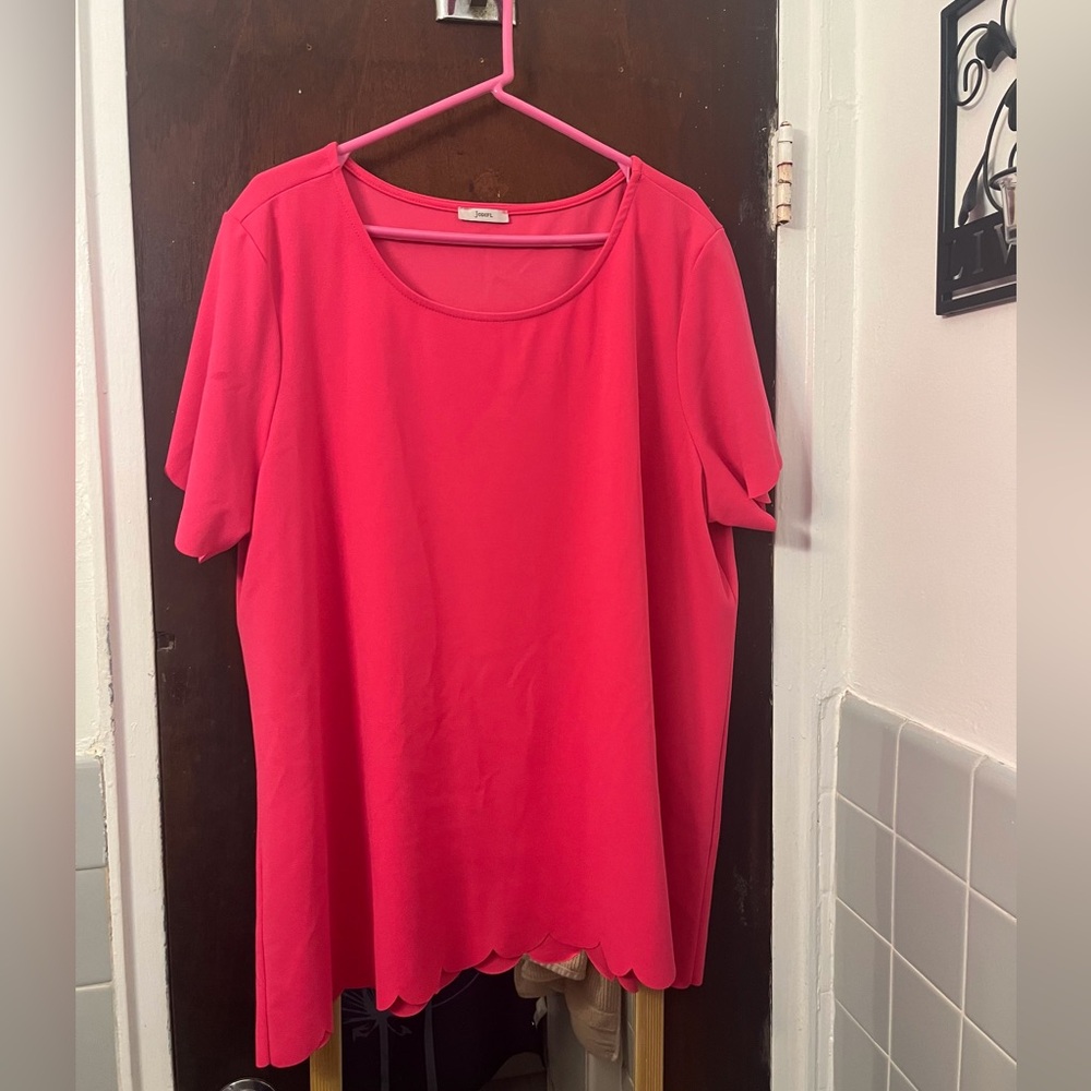 LAST CALL! Pink Short Sleeved Tee frm Jodiful, with scalloped sleeves and bottom